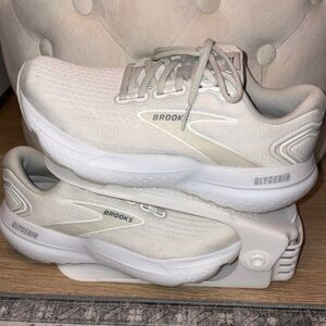 Brooks Women's Cream Glycerin Running Shoes